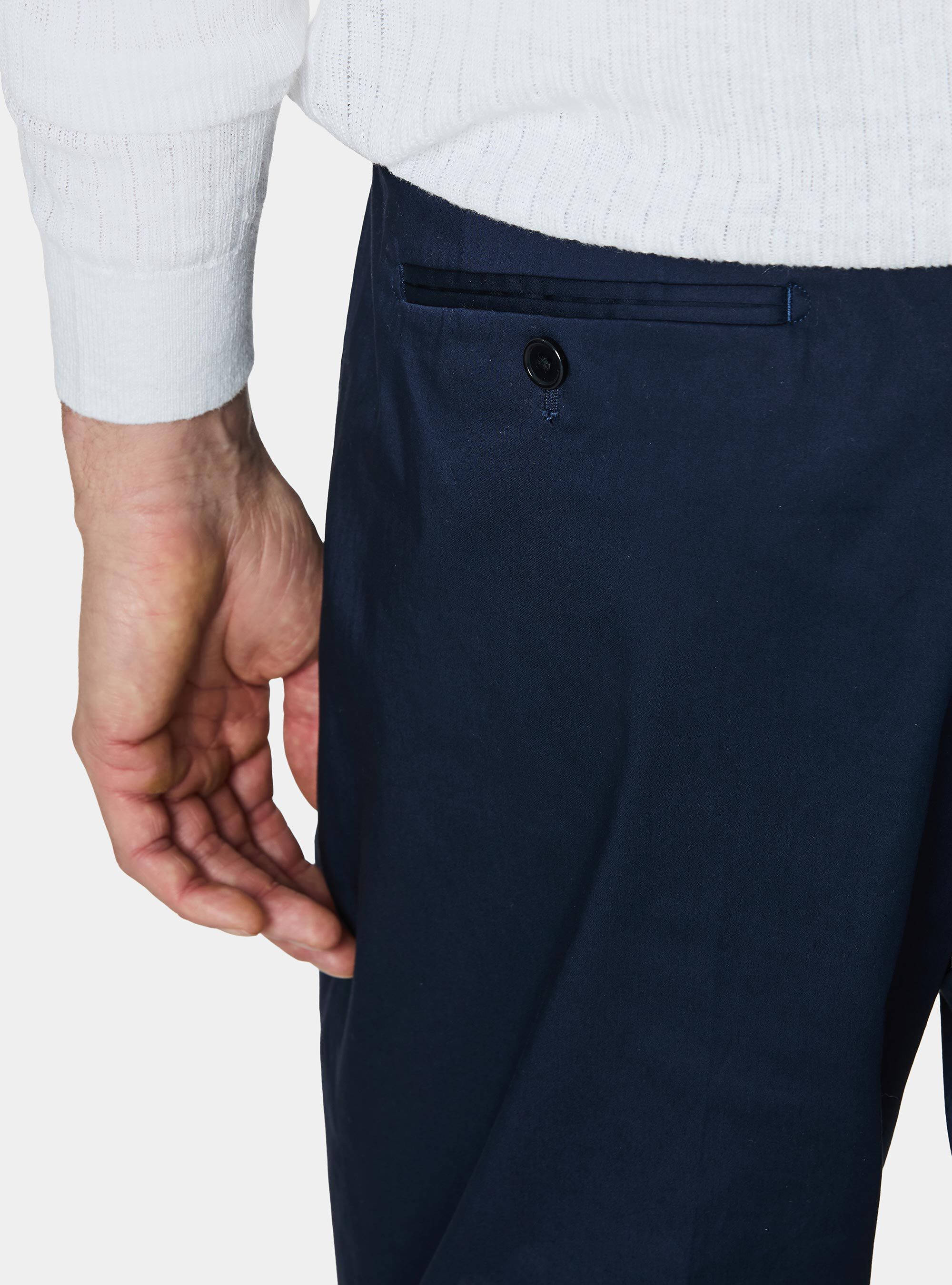 Pantalones con pinzas en popel&iacute;n de algod&oacute;n el&aacute;stico, AZUL MARINO