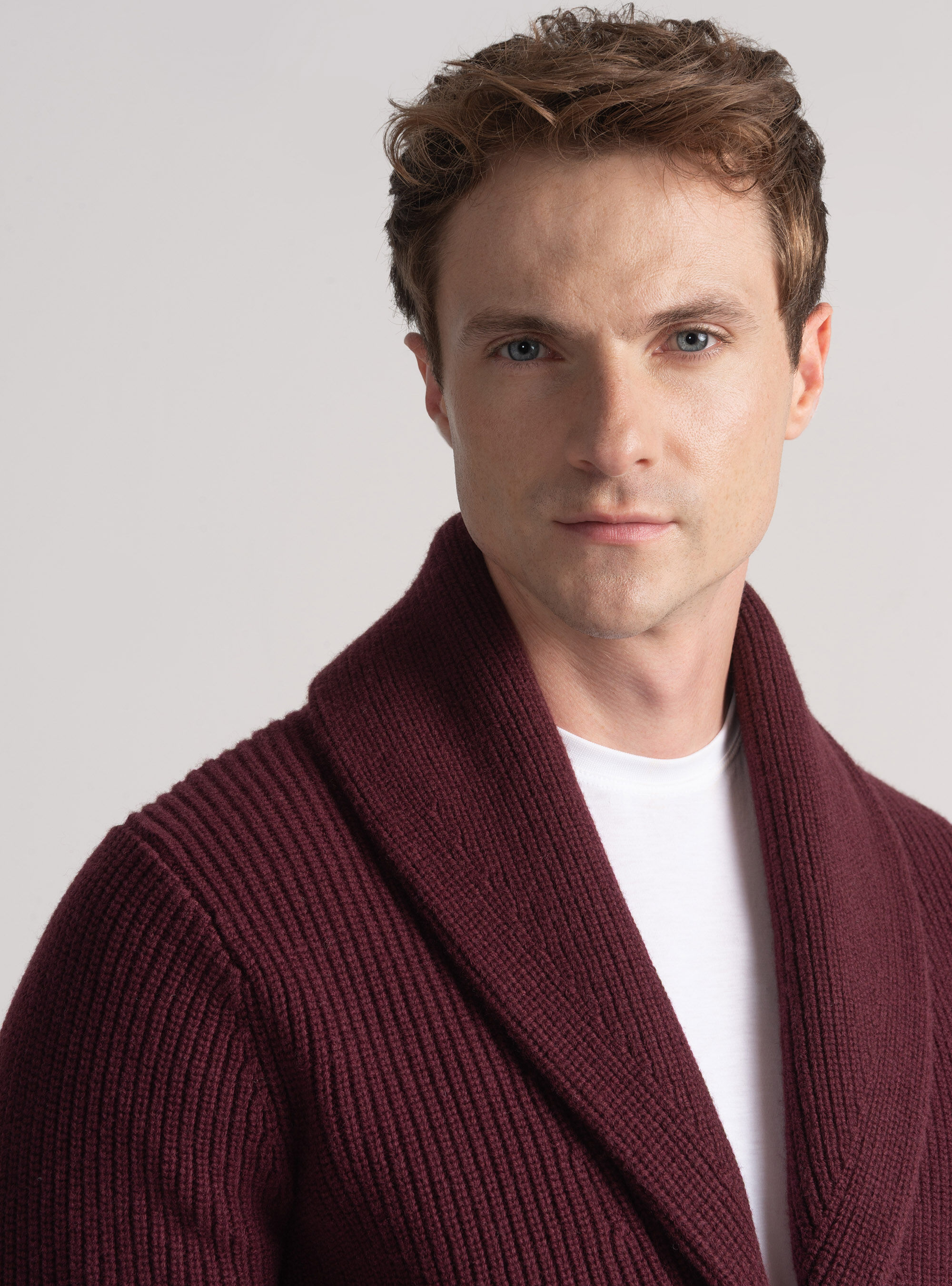 Strickjacke aus Merinowolle mit Schalkragen, BORDEAUX 0311C
