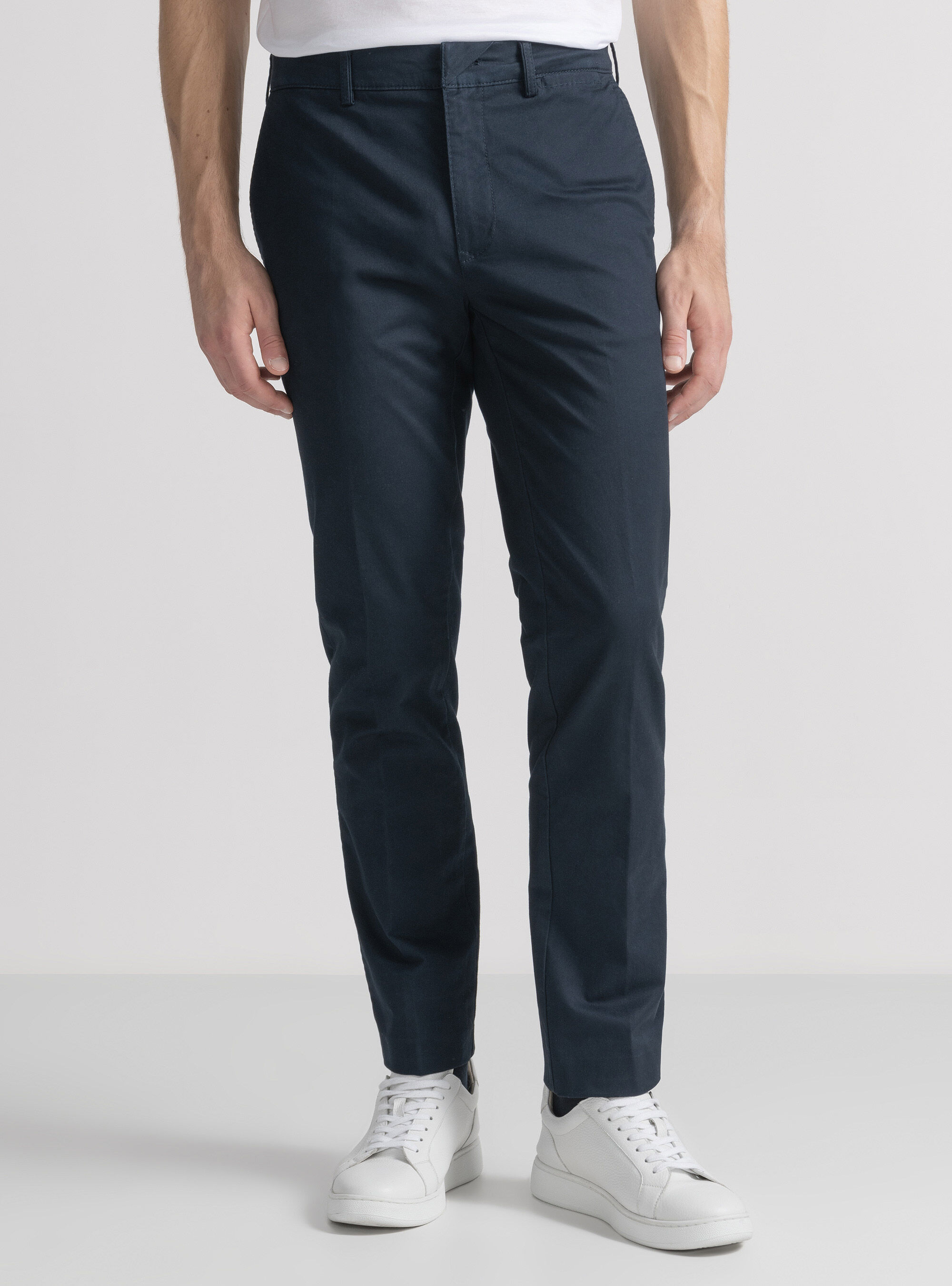 Pantalon chino slim fit en serg&eacute; stretch