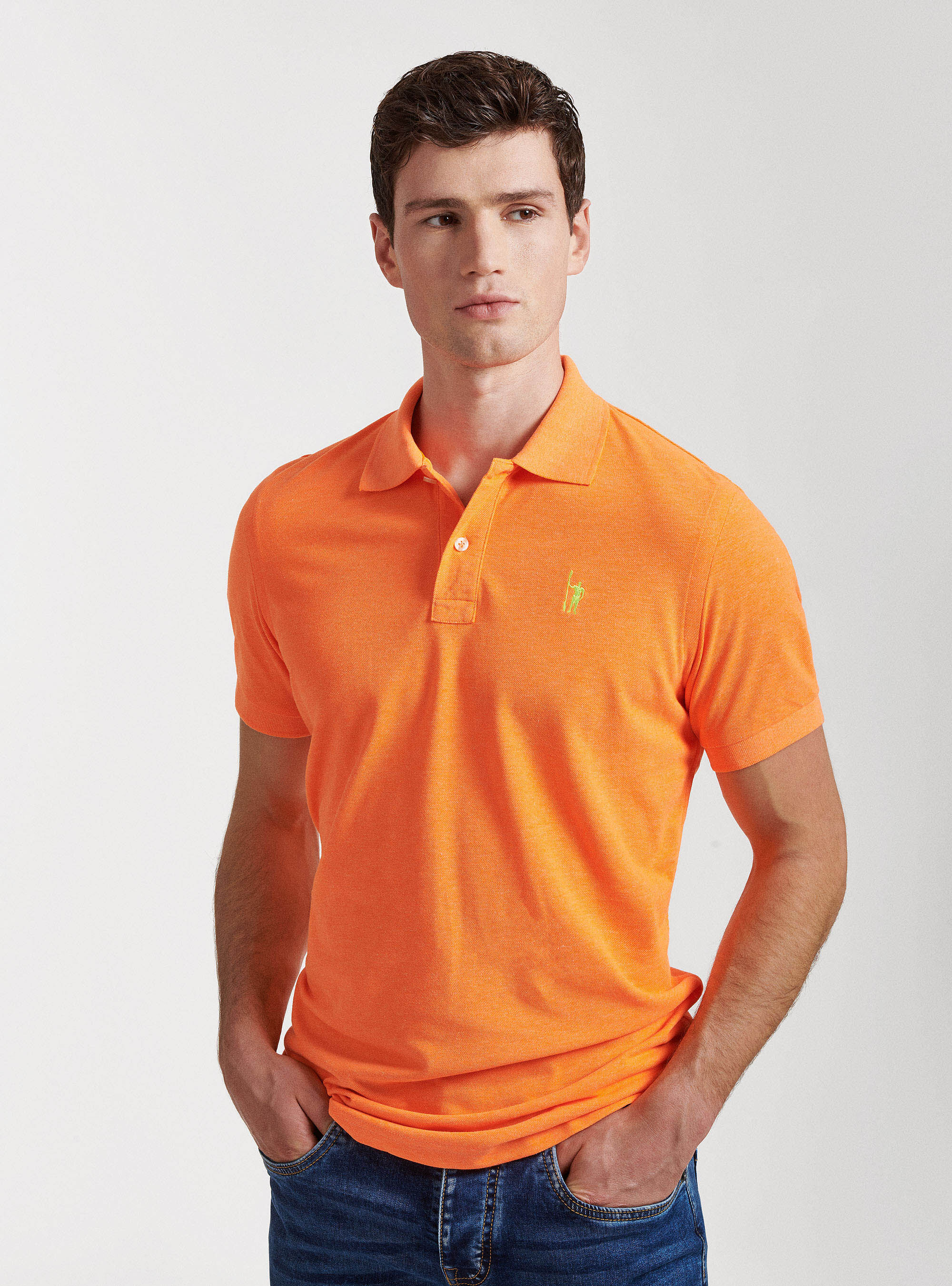 Polo fluorescente in piquet con ricamo, ARANCIO FLUO 0389C