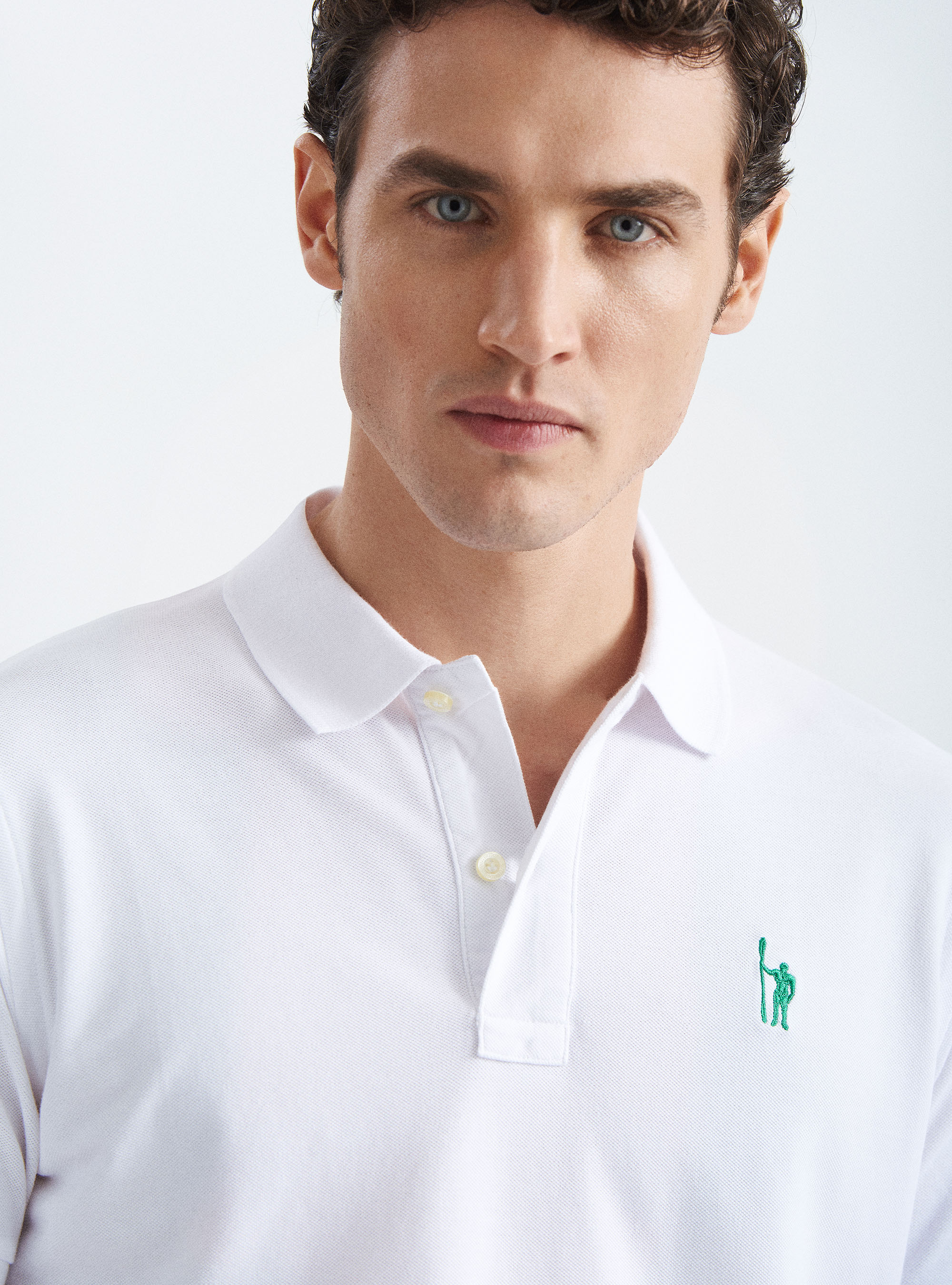 Polo classique en coton piqu&eacute; avec broderie, BLANC