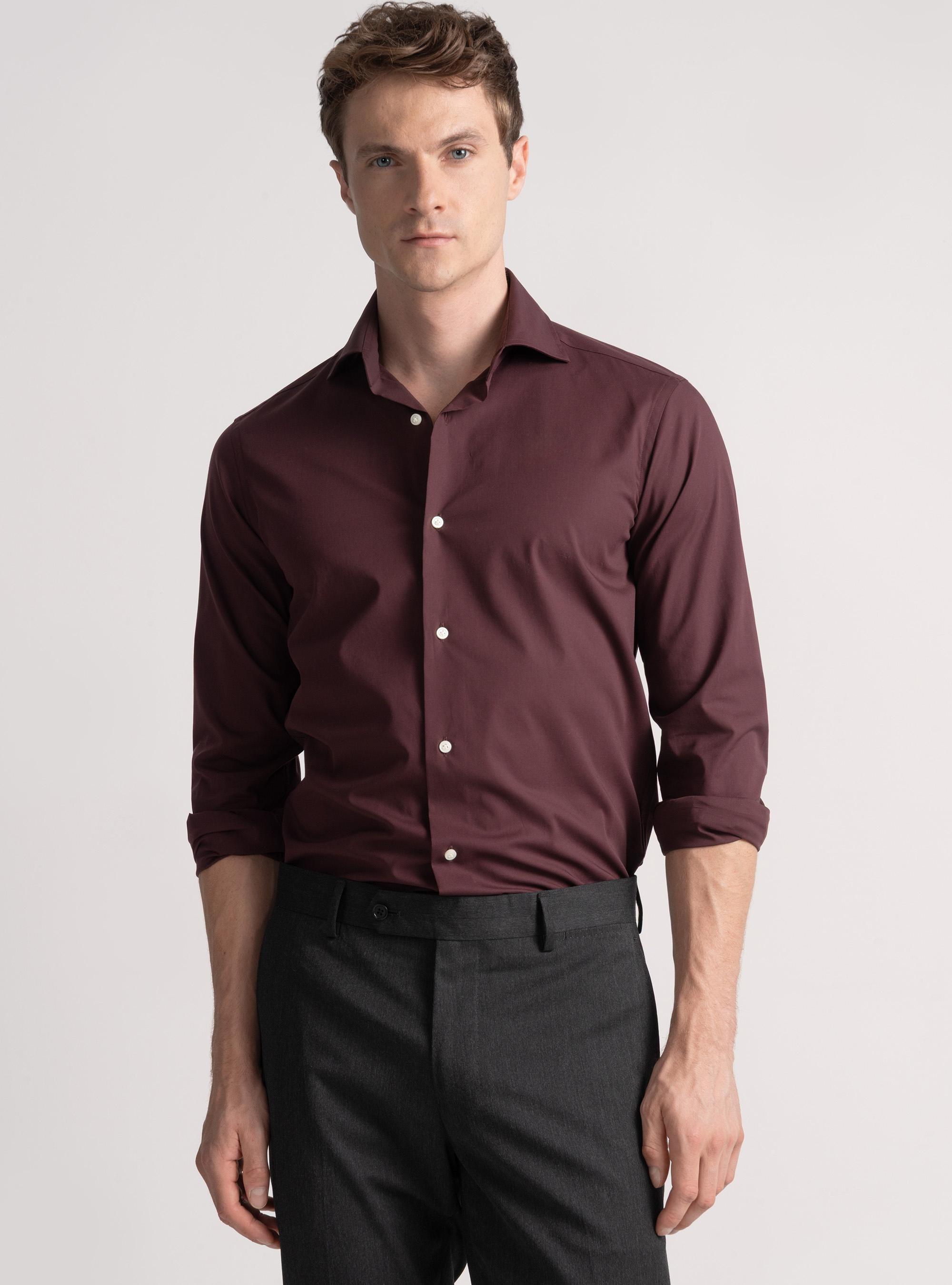 Camisa de popel&iacute;n de algod&oacute;n el&aacute;stico, BURDEOS