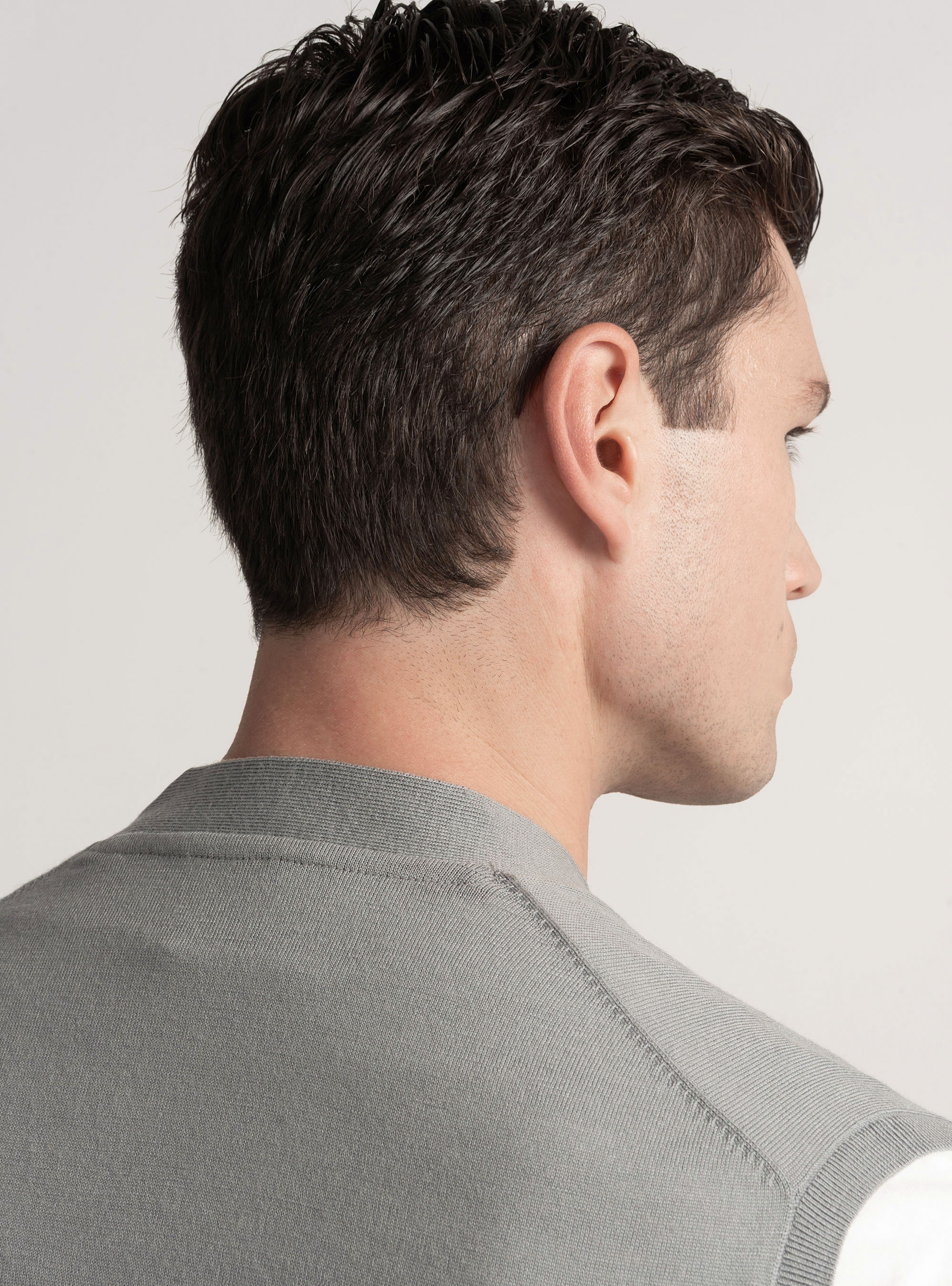 Gilet in maglia con bottoni in lana merino extrafine, GRIGIO CHIARO