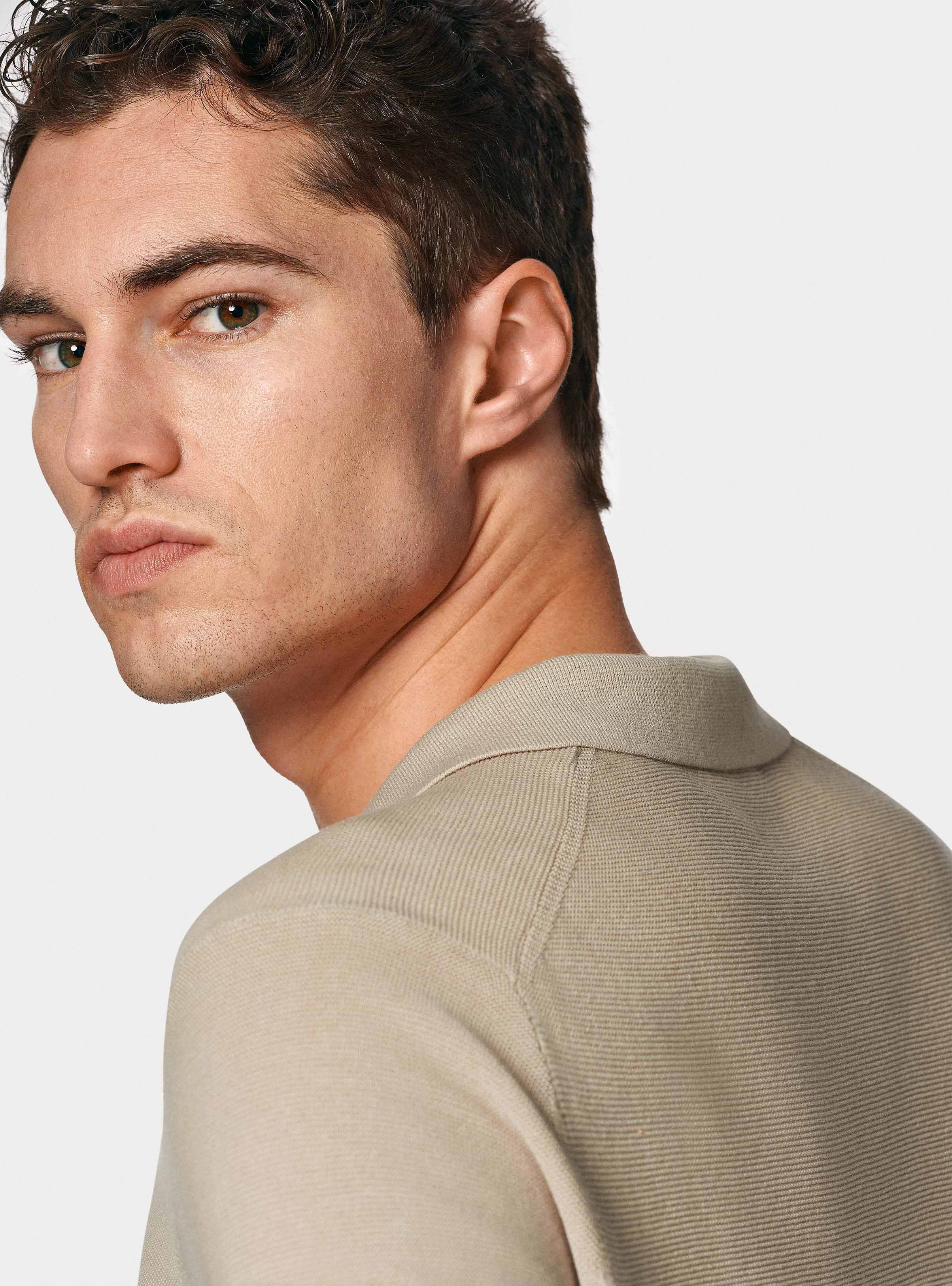 Polo &agrave; tricot&eacute;s en coton extra-fin, &Atilde; CRU