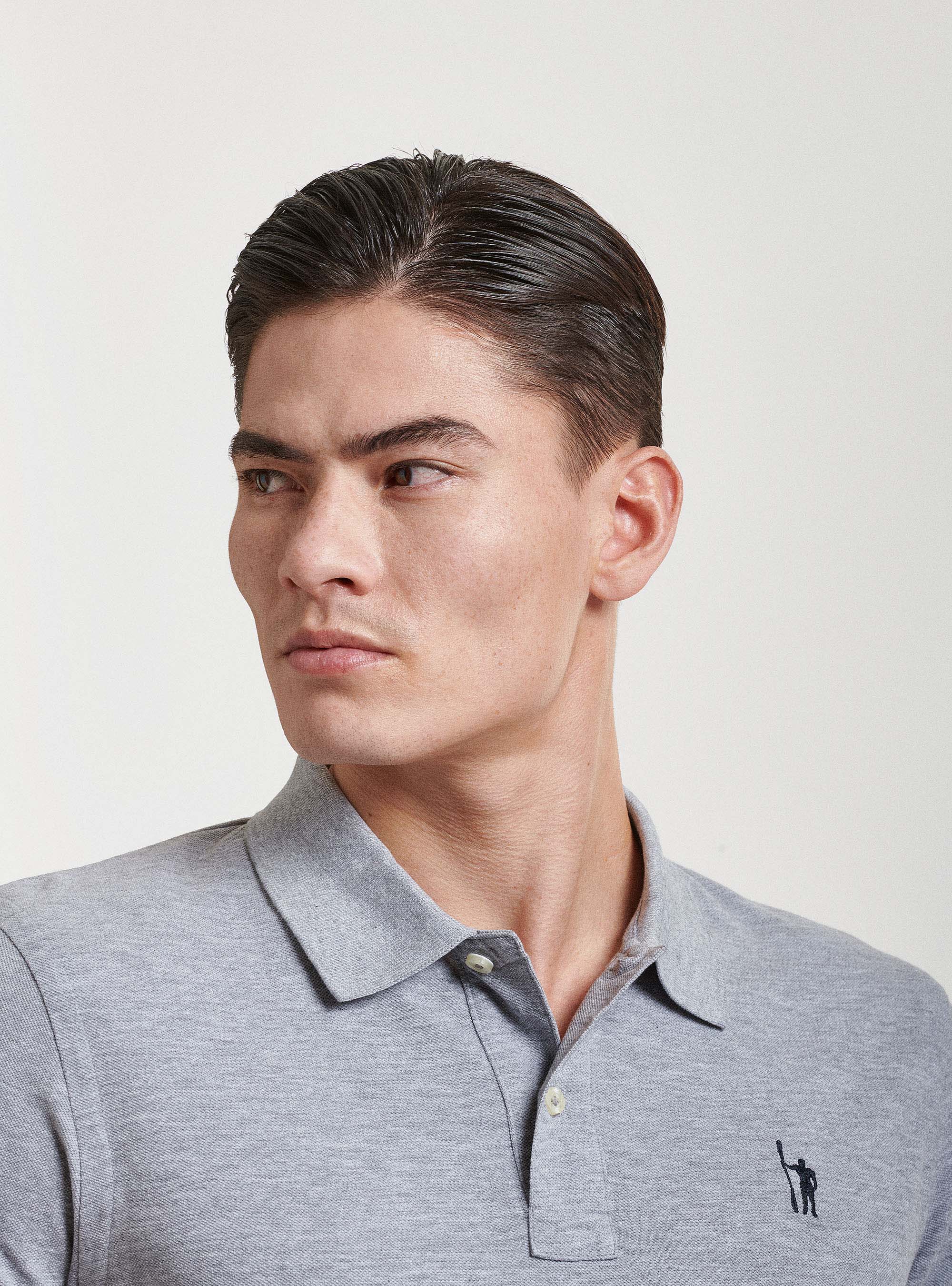 Polo de piqu&eacute; con bordado, GRIS MARENGO