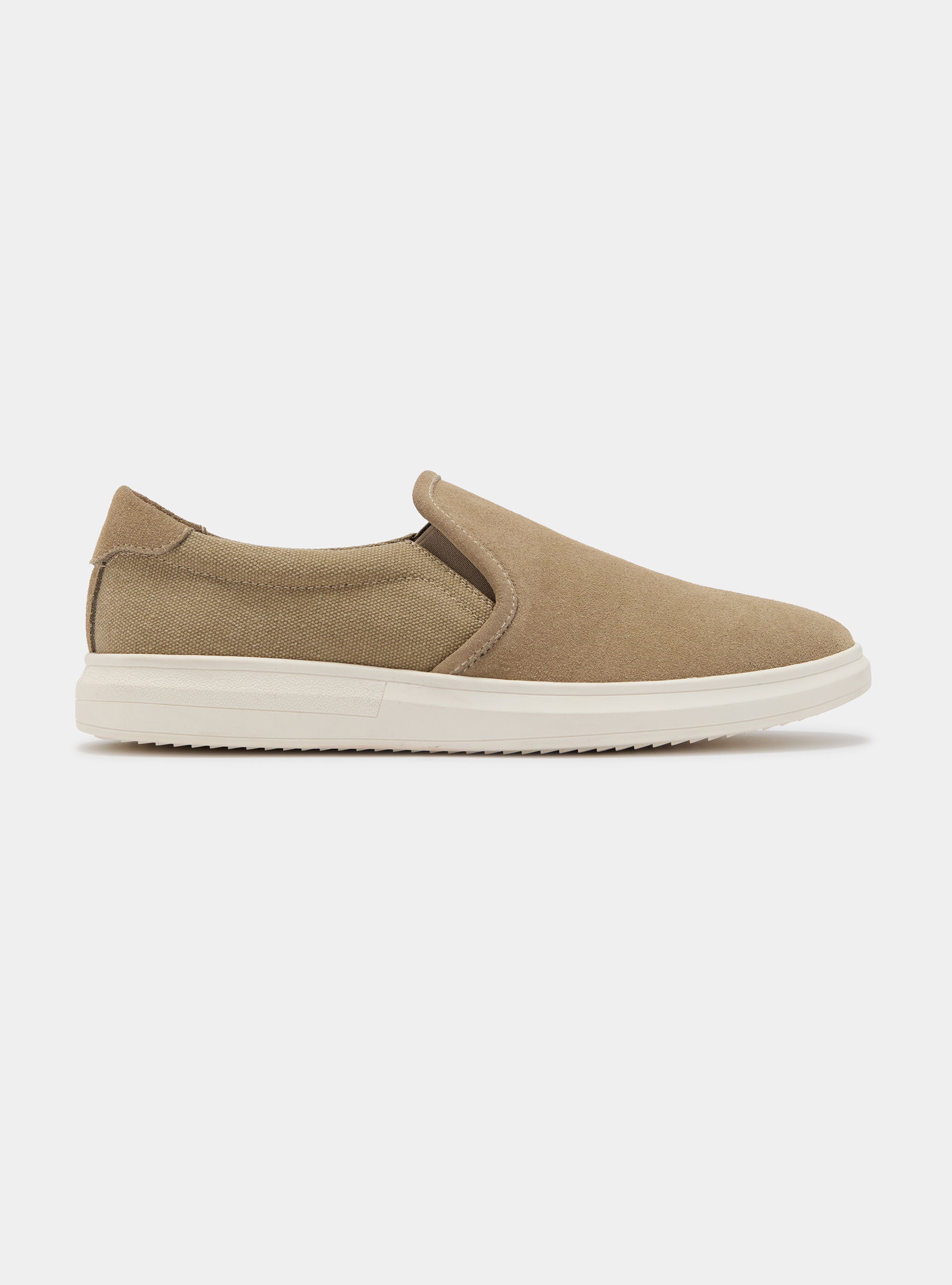 Chaussures en daim et en toile, &Atilde; CRU