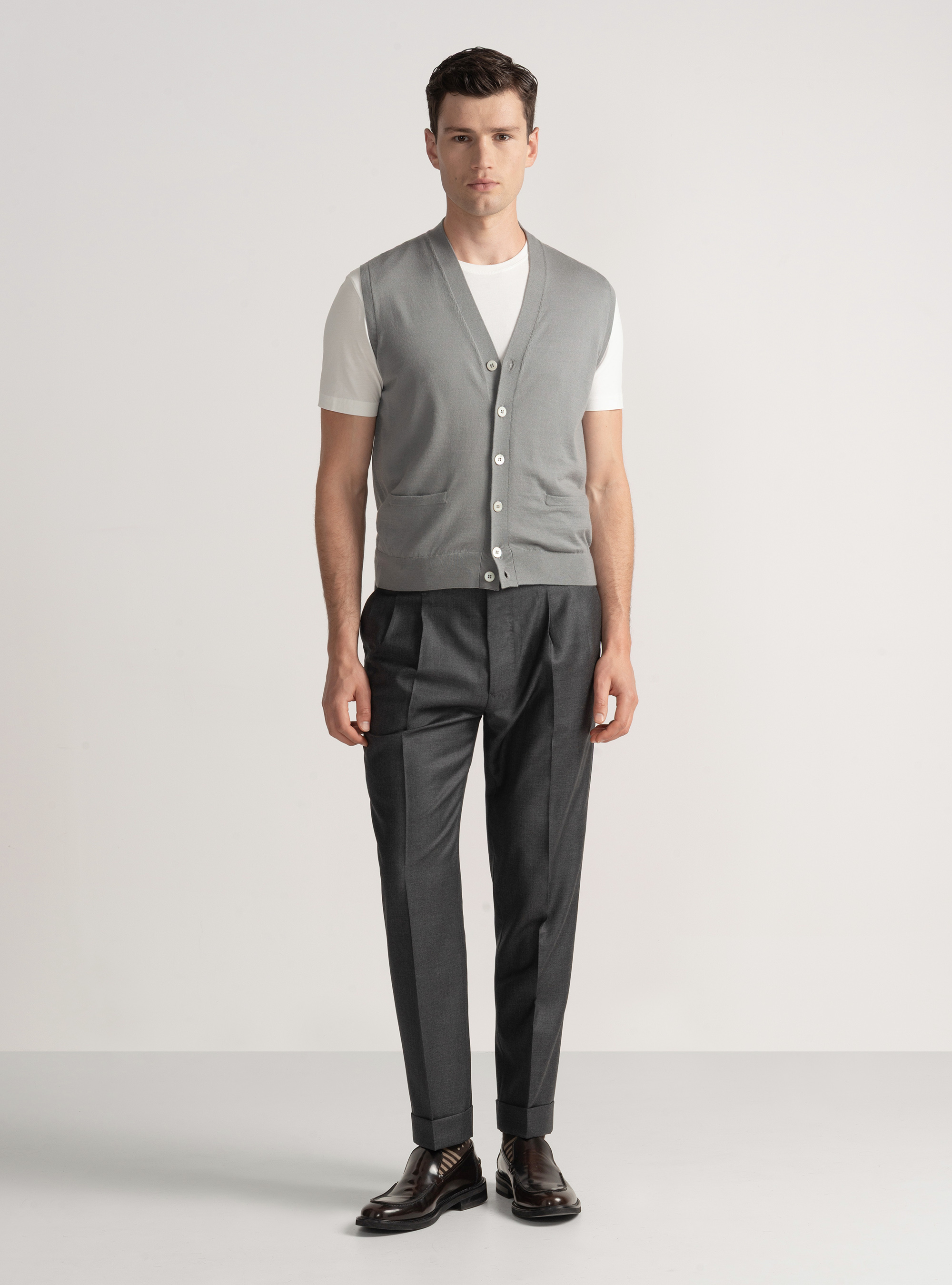 Gilet in maglia con bottoni in lana merino extrafine, GRIGIO CHIARO
