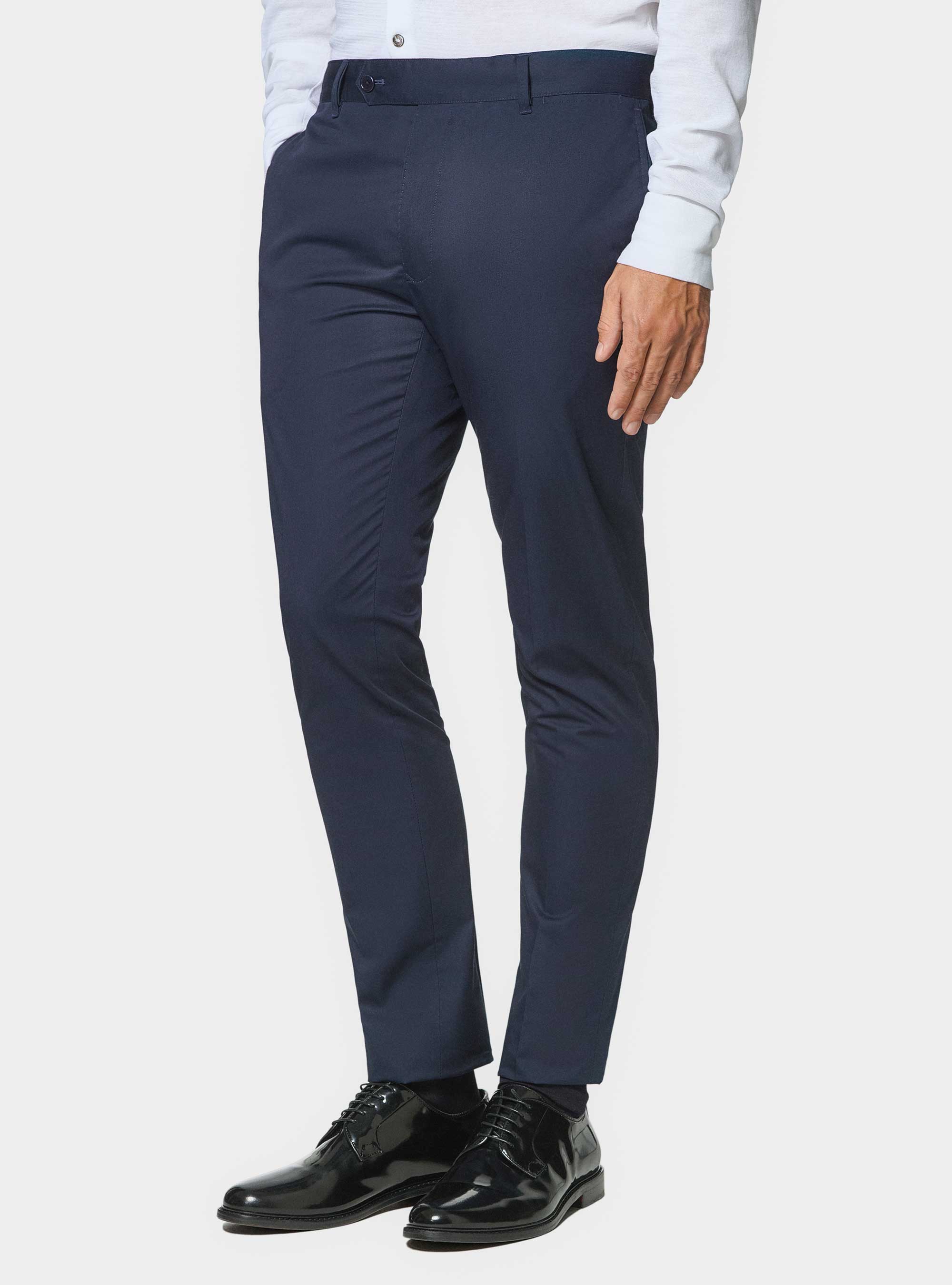 Leichte Chino-Hose aus Twill in schmaler Passform, NAVY 0218C