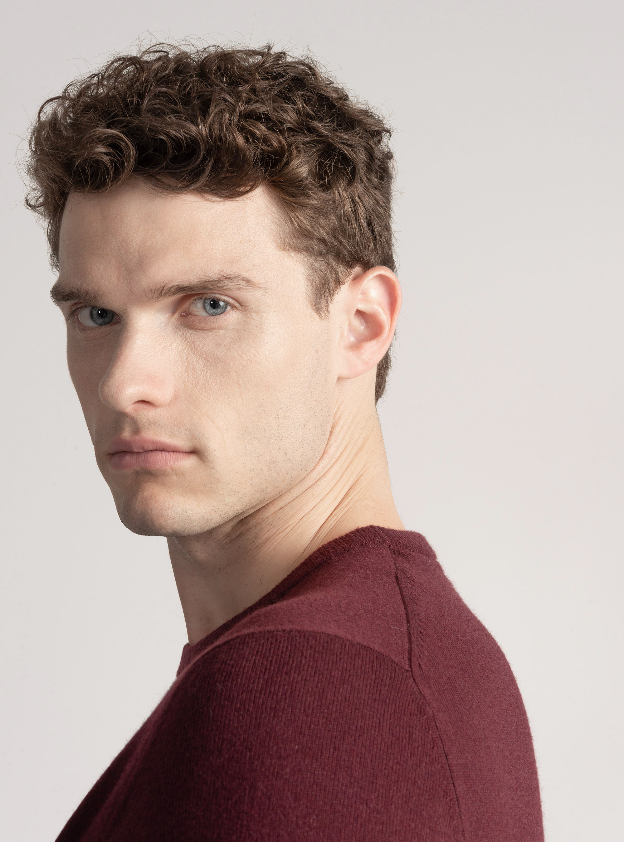 Maglia girocollo in lana lambswool e cashmere, BORDEAUX