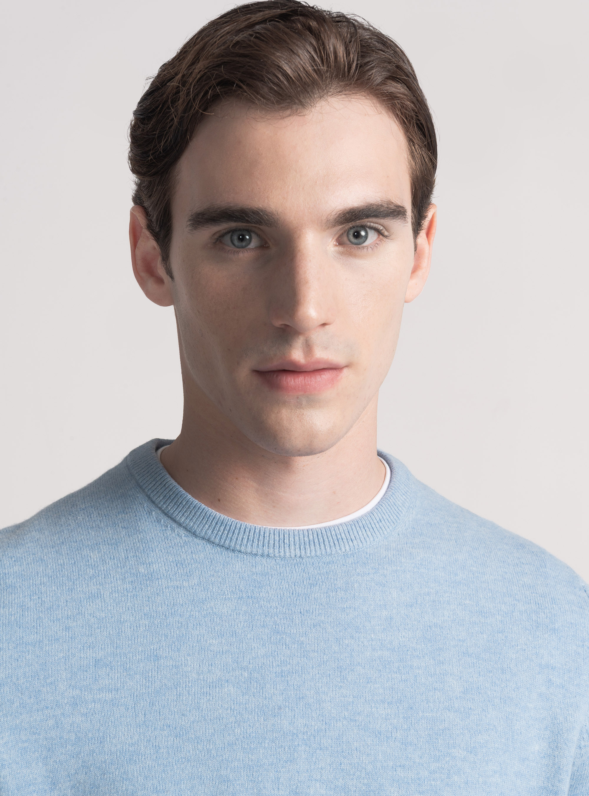 Maglia girocollo in lana lambswool e cashmere, AZZURRO POLVERE 0283C