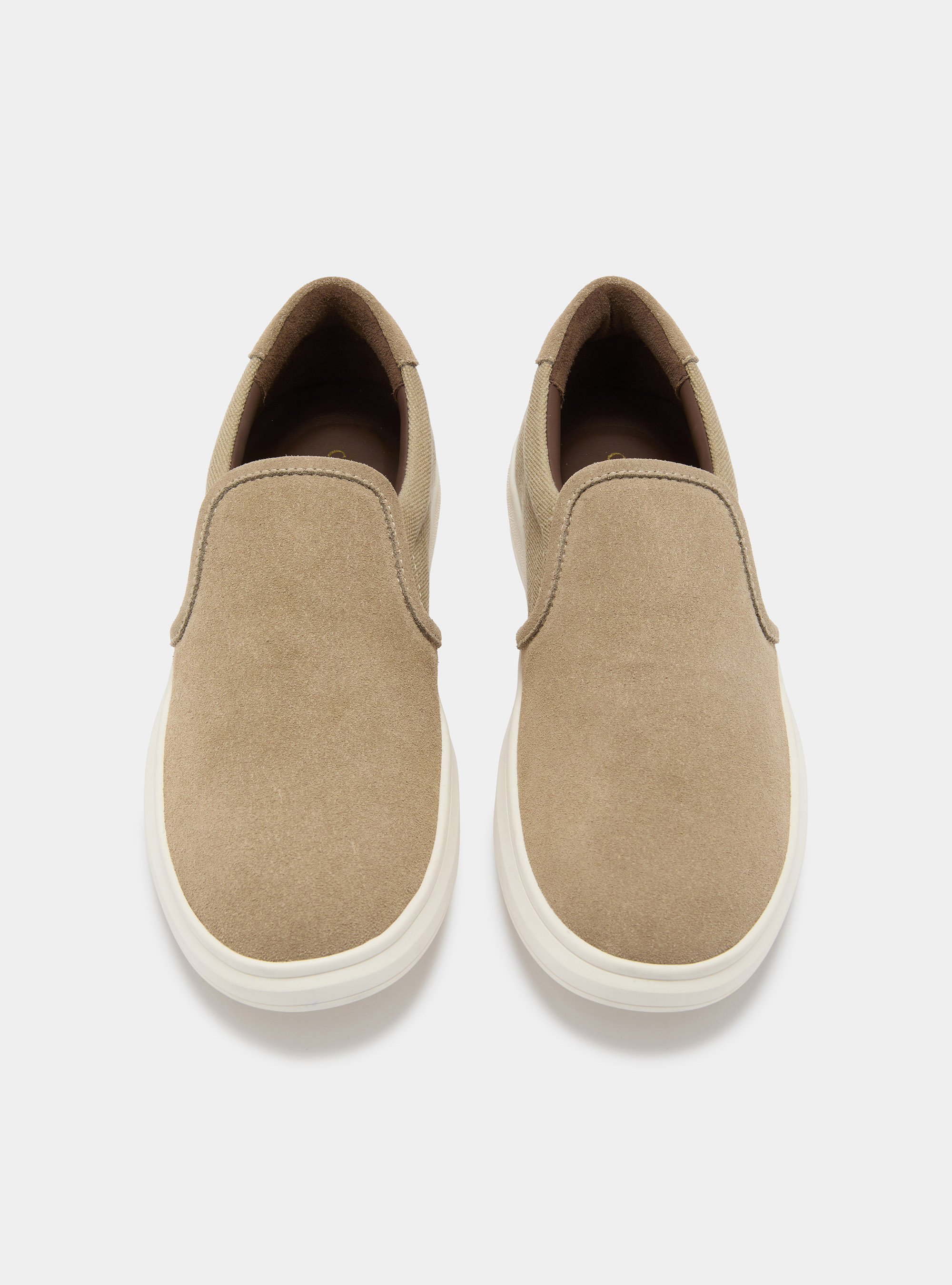 Chaussures en daim et en toile, &Atilde; CRU