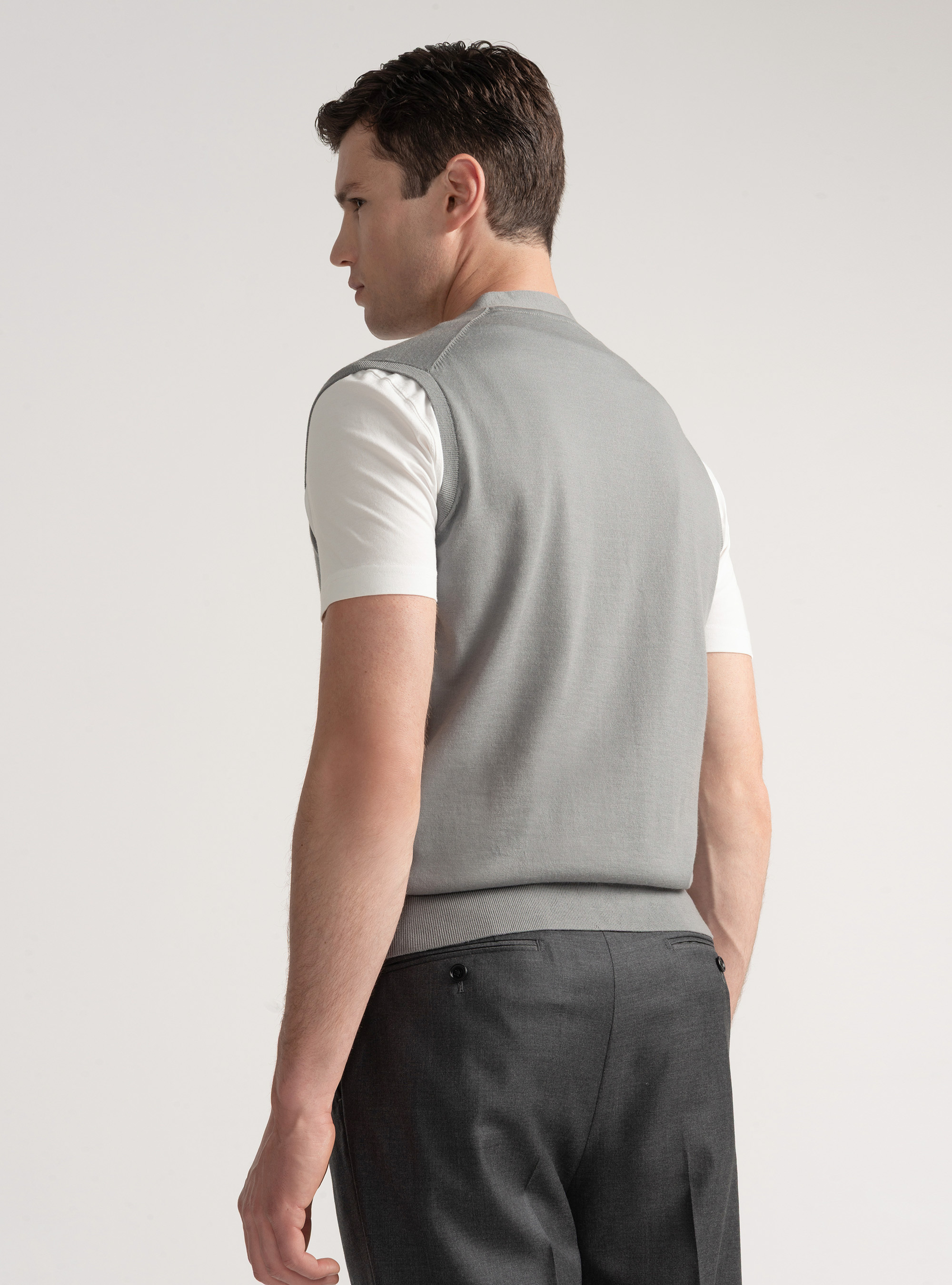 Gilet in maglia con bottoni in lana merino extrafine, GRIGIO CHIARO
