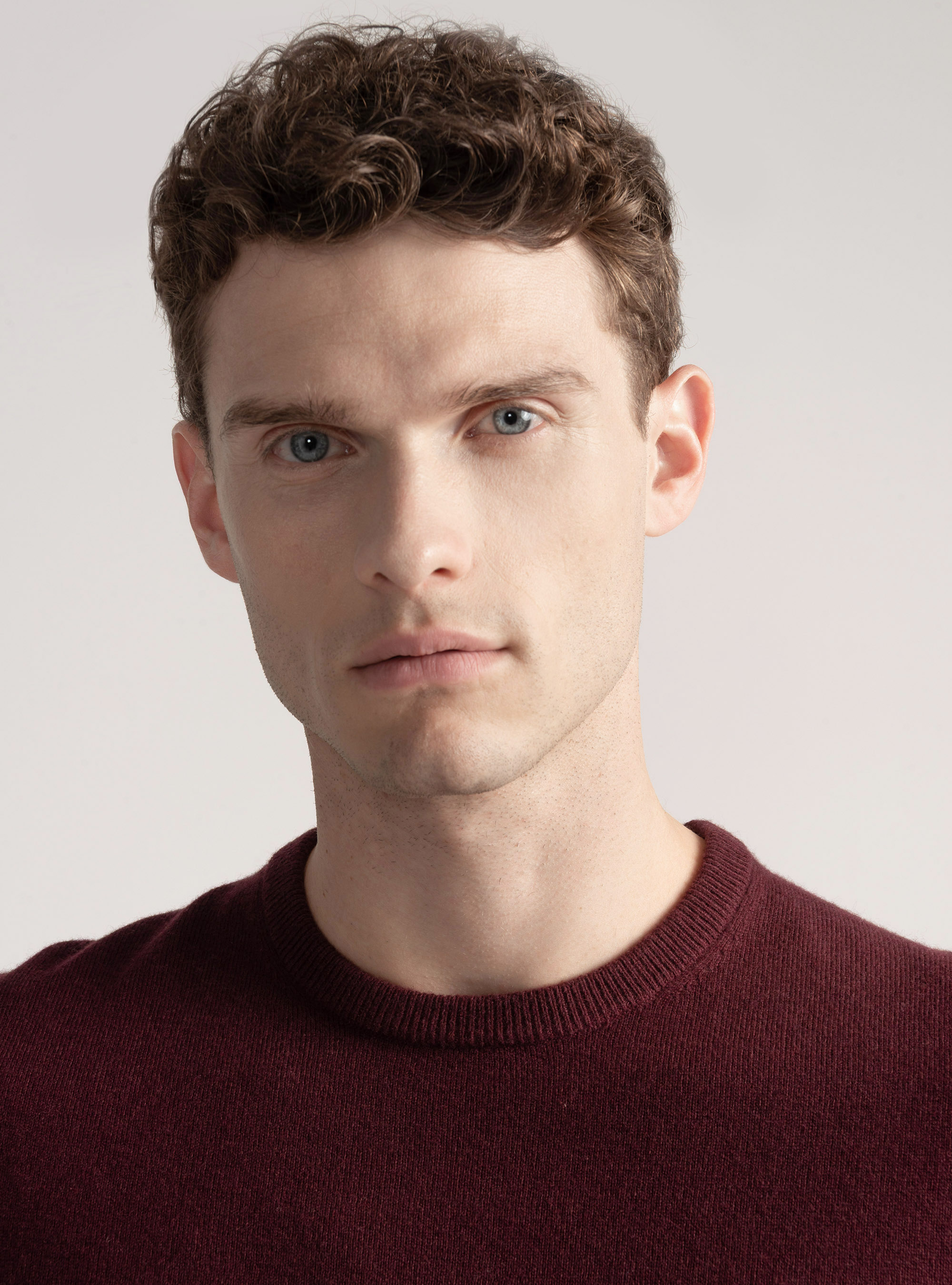 Maglia girocollo in lana lambswool e cashmere, BORDEAUX