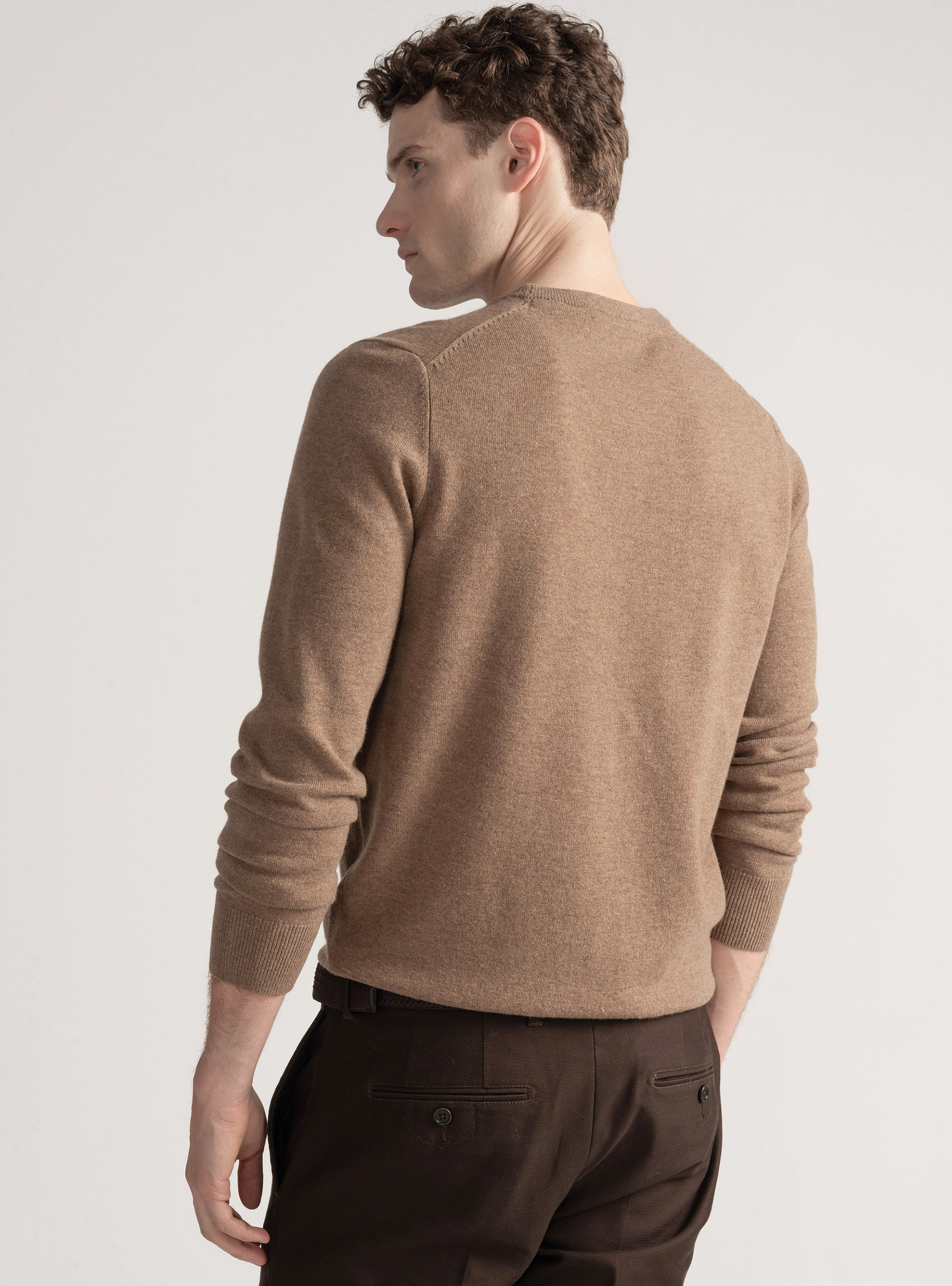 Maglia girocollo in lana lambswool e cashmere, FANGO