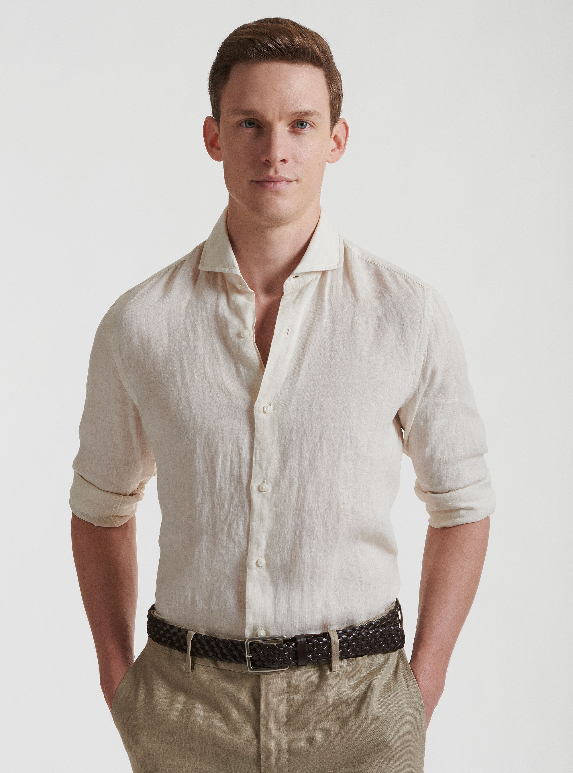 Chemise &agrave; col fran&ccedil;ais en pur lin, &Atilde; CRU
