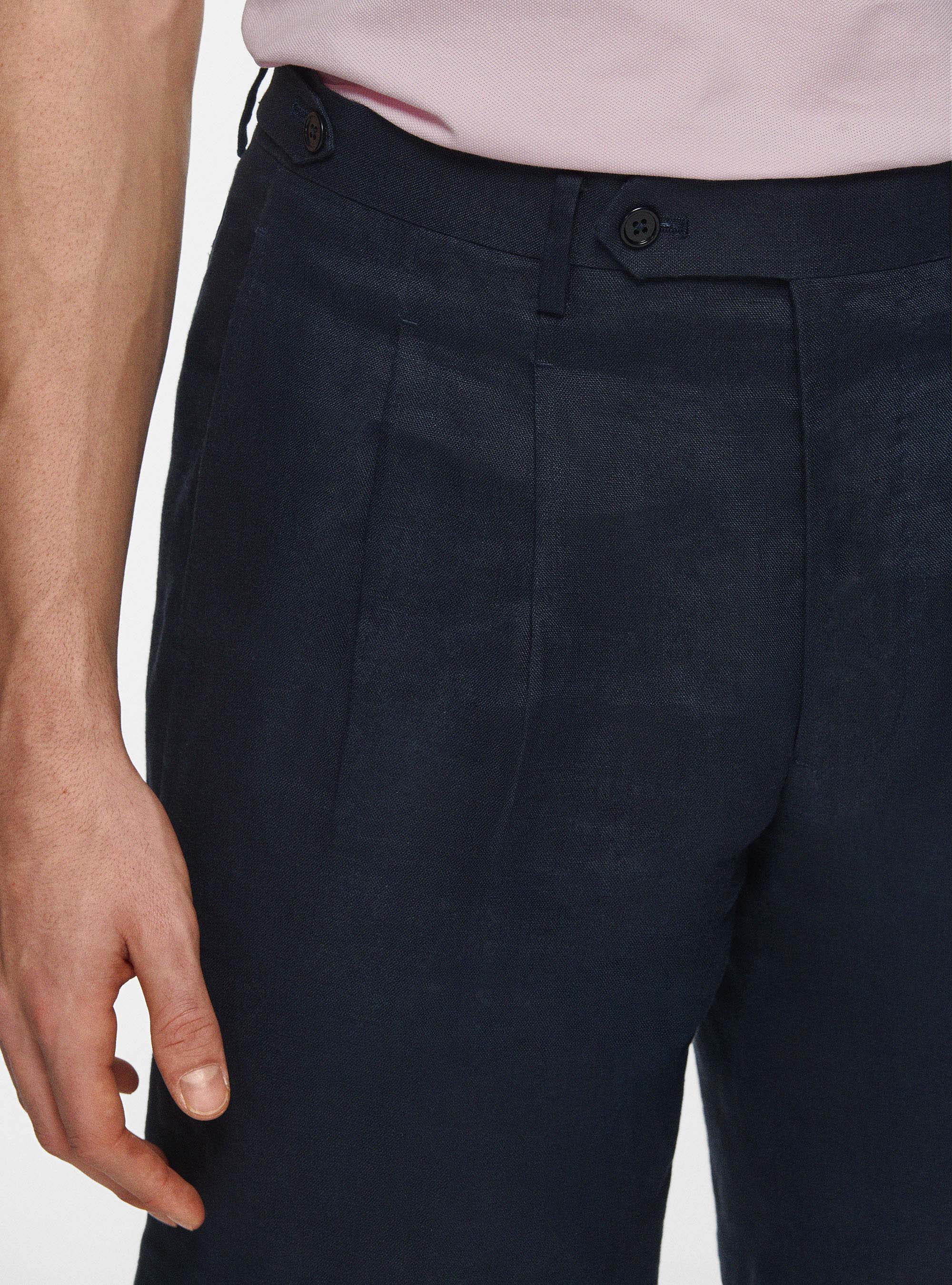 Linen Bermuda shorts with pleats, NAVY BLUE