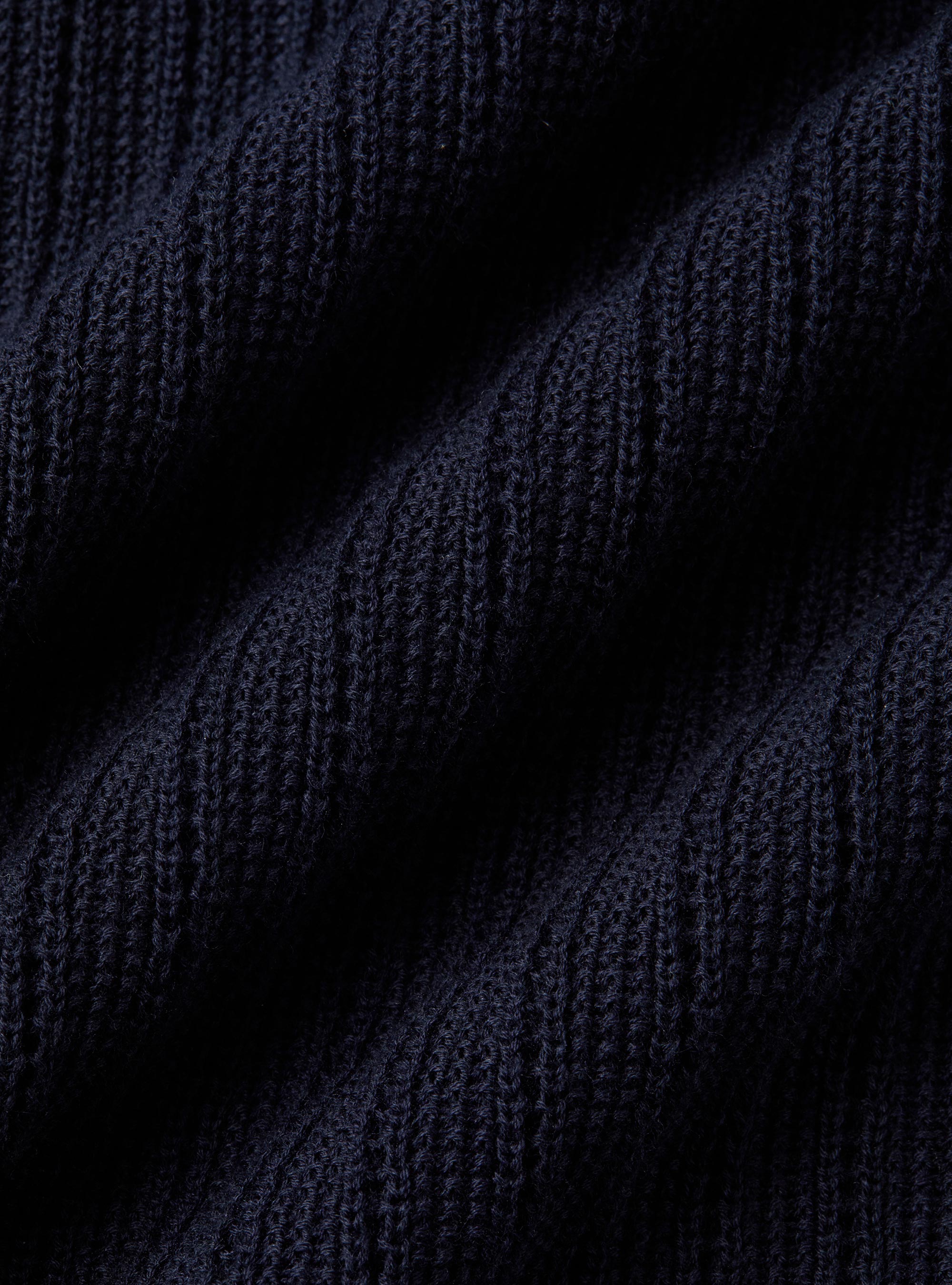 Polo en tricot perfor&eacute; sans boutons en coton extra-fin, BLEU MARINE