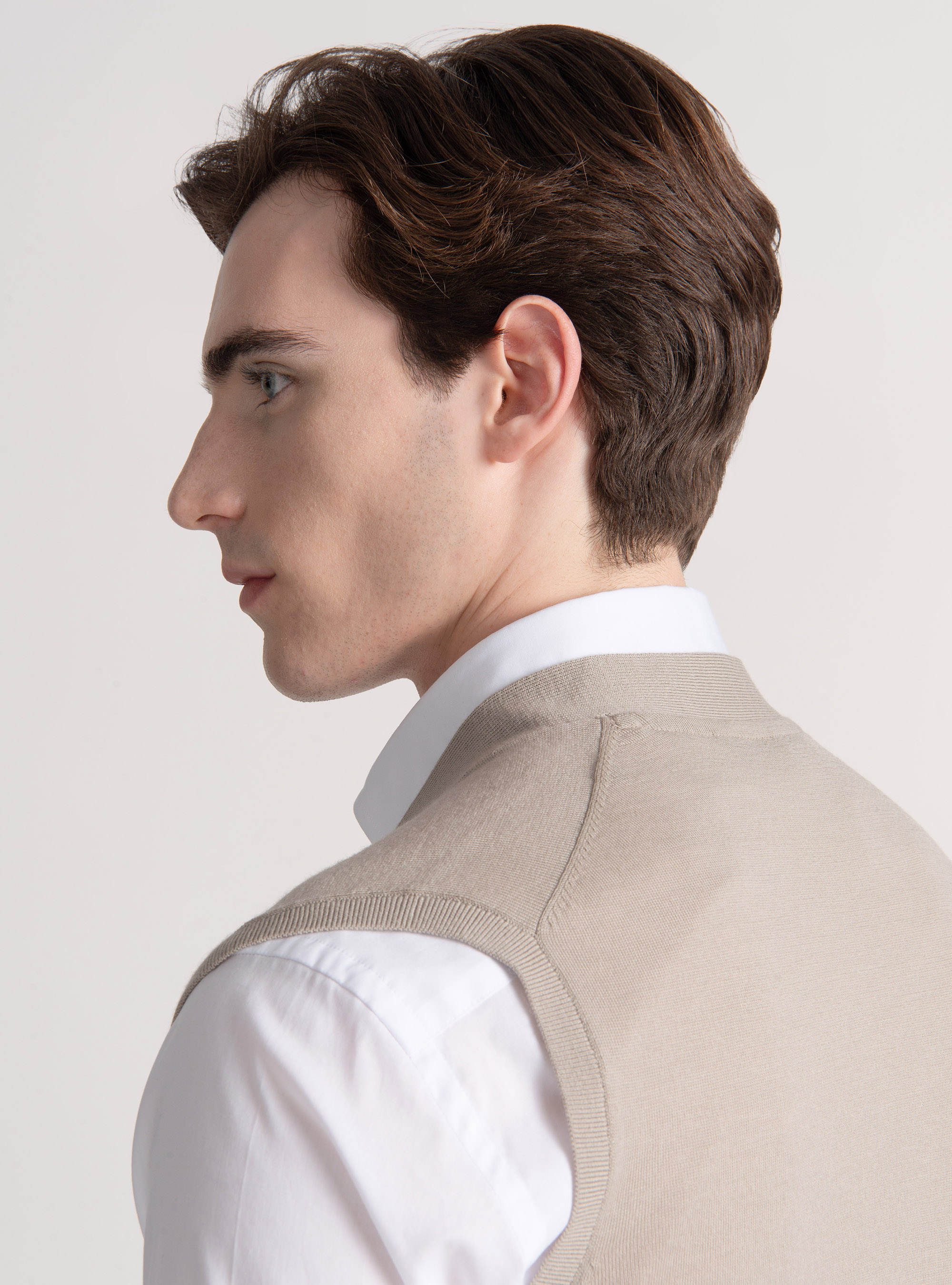 Gilet in maglia con bottoni in lana merino extrafine, SABBIA