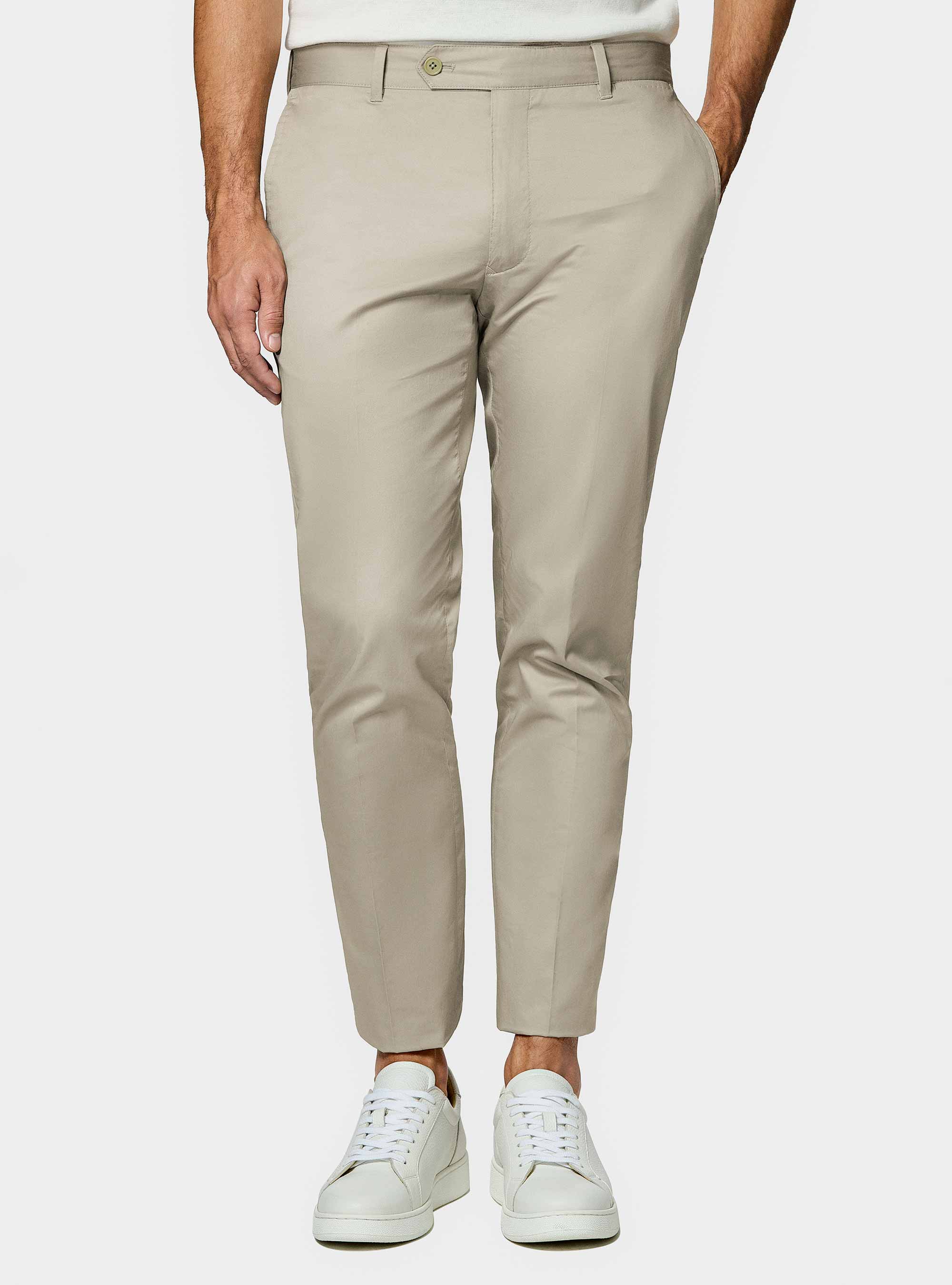 Pantalon chino slim en serg&eacute; l&eacute;ger, &Atilde; CRU