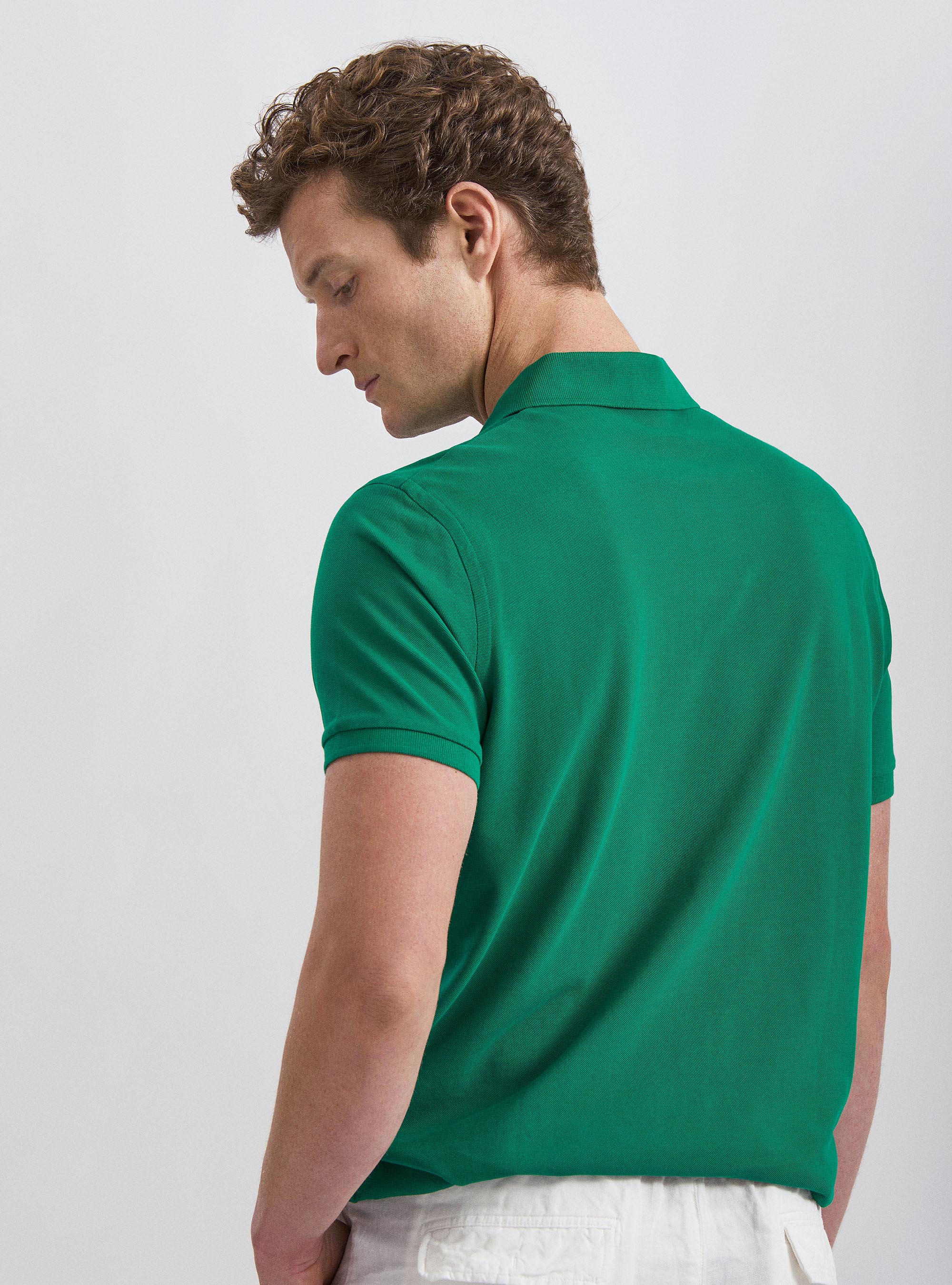 Klassisches Baumwoll-Piqu&eacute;-Polo mit Stickerei, VERDE 0600C