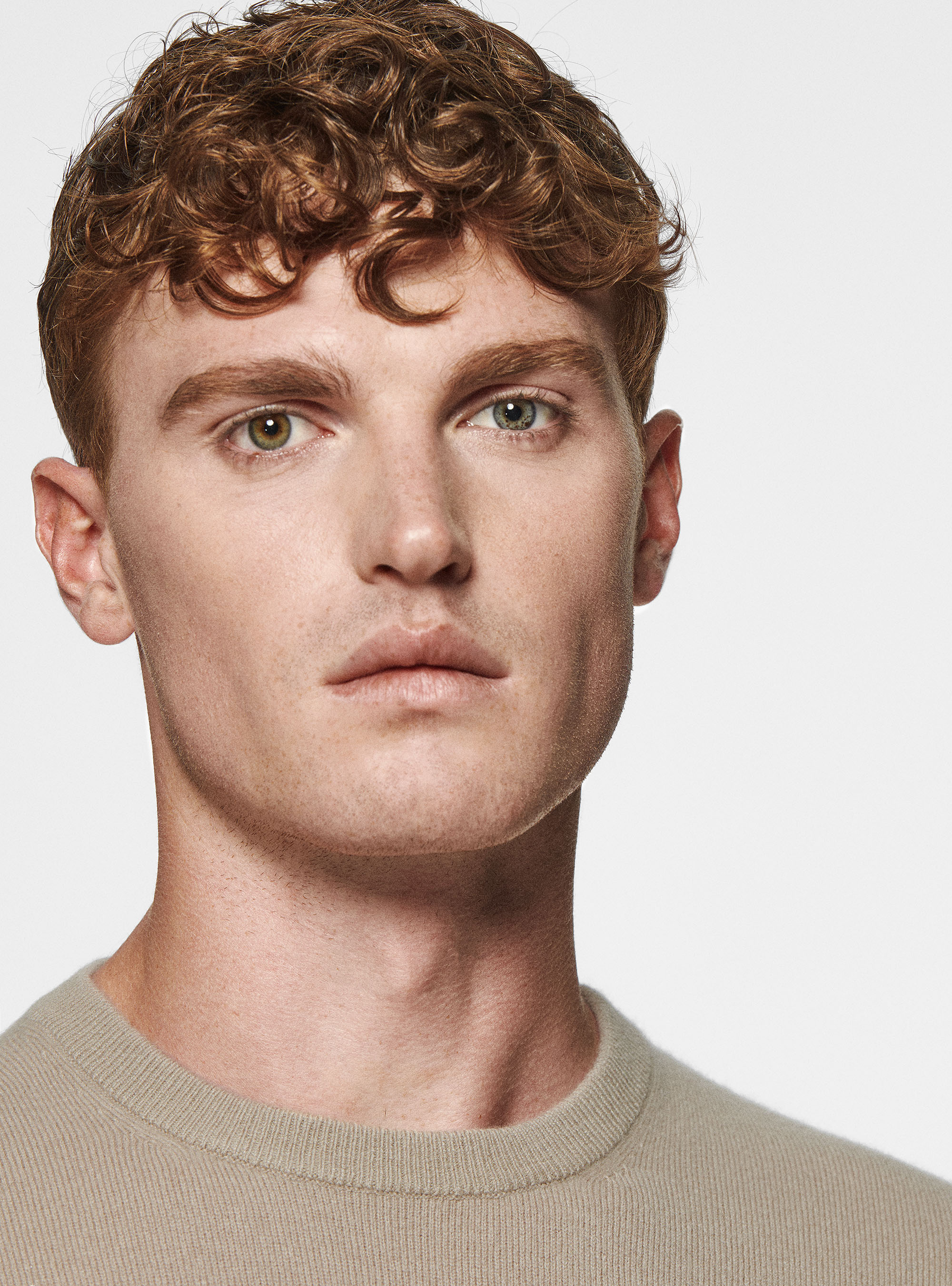 Maglia girocollo in lambswool e cashmere, SABBIA