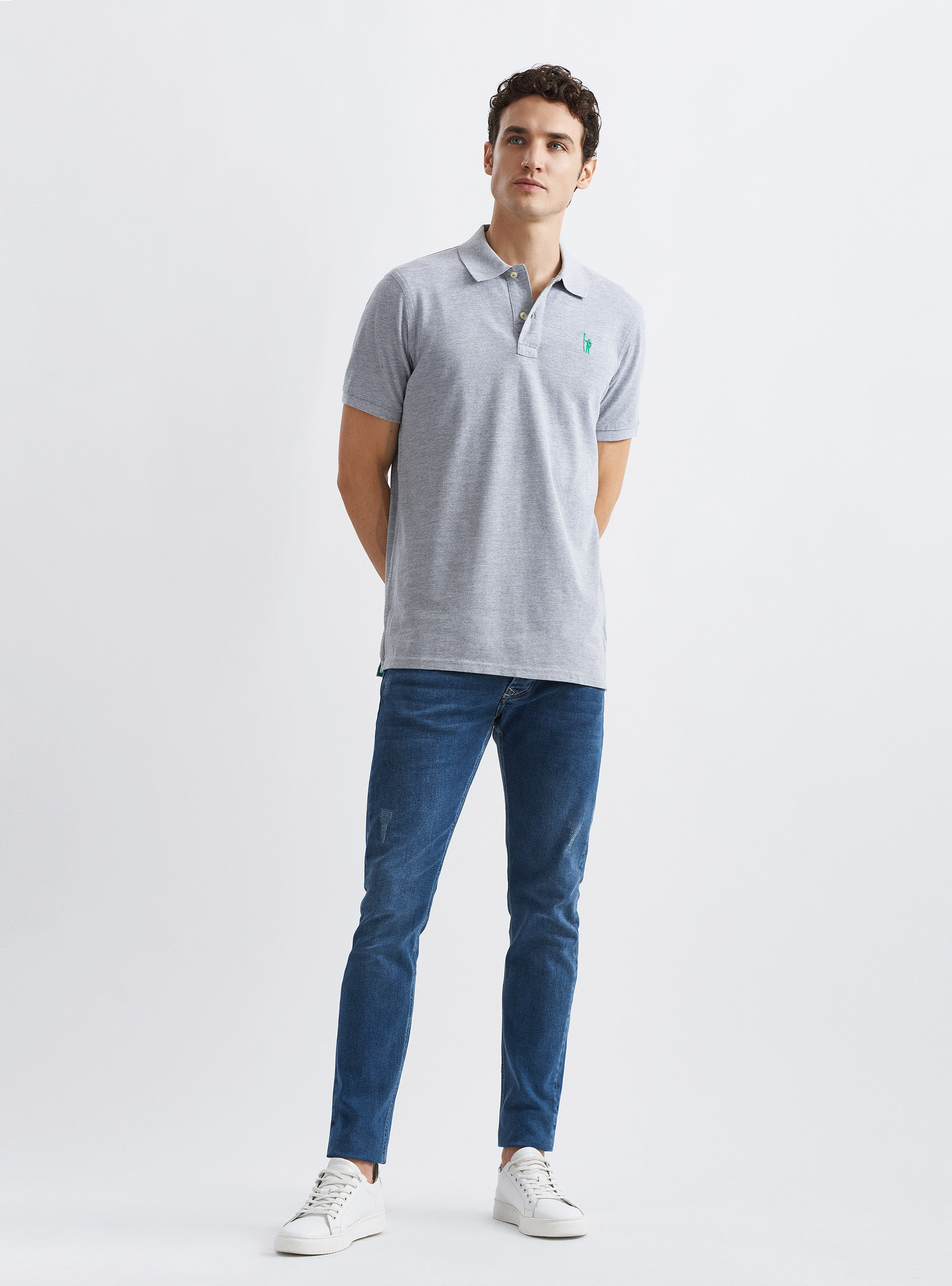 Polo classique en coton piqu&eacute; avec broderie, ASPHALTE
