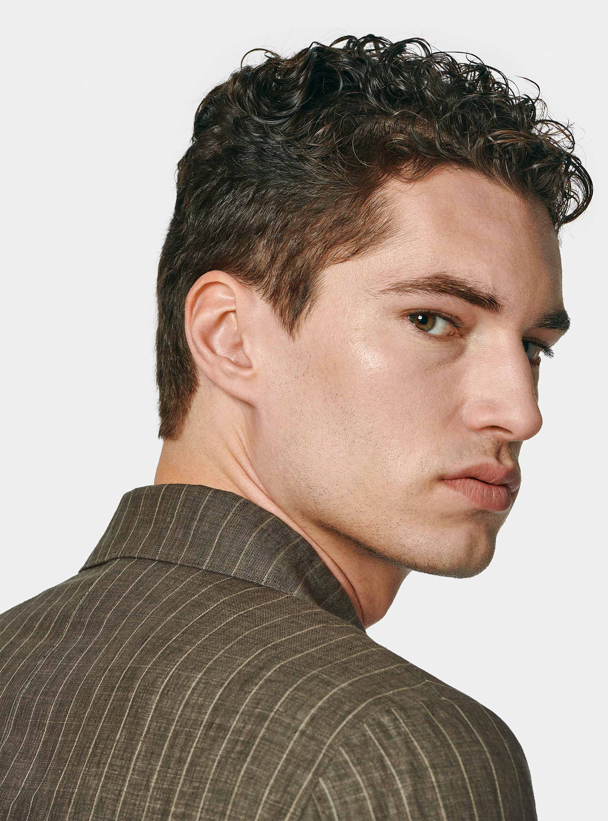 Double-breasted pinstripe suit blazer in delav&eacute; linen, BROWN