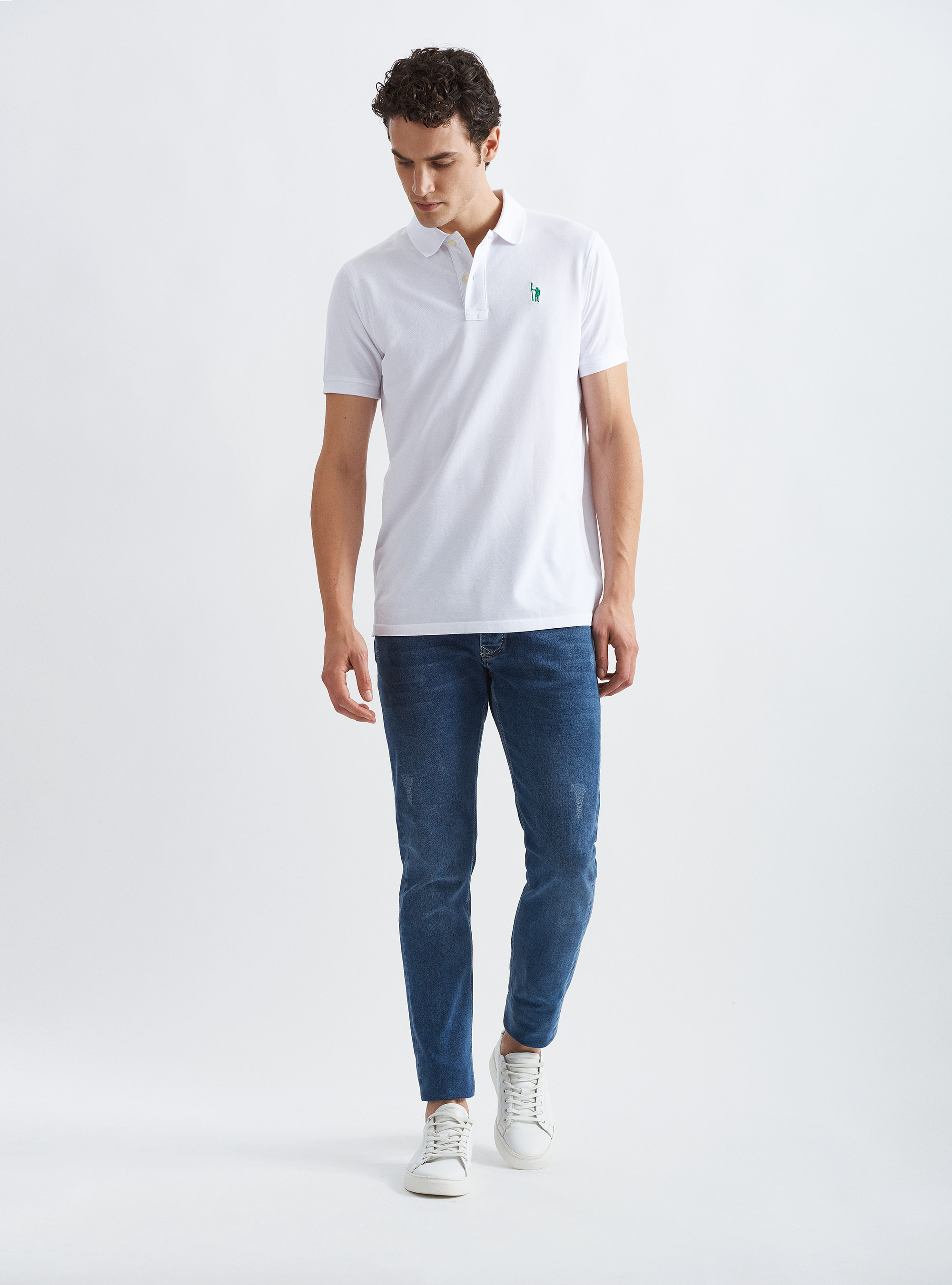 Polo classique en coton piqu&eacute; avec broderie, BLANC