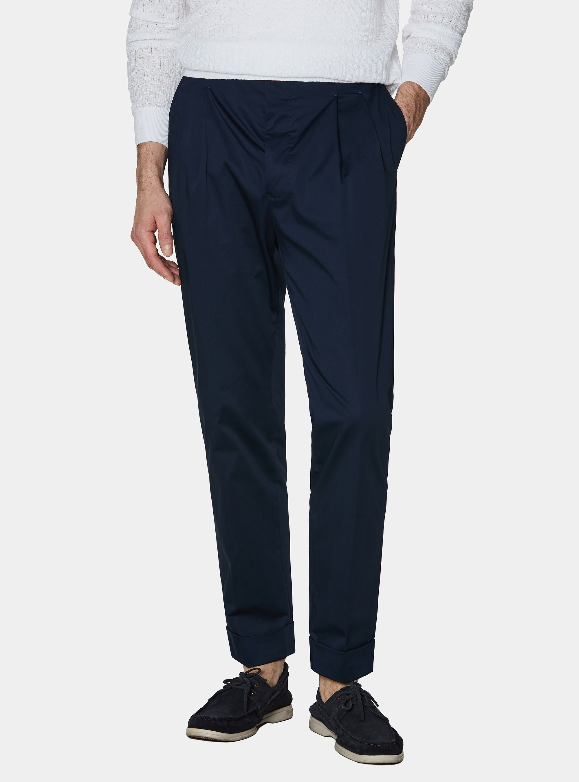 Pantalones con pinzas en popel&iacute;n de algod&oacute;n el&aacute;stico, AZUL MARINO