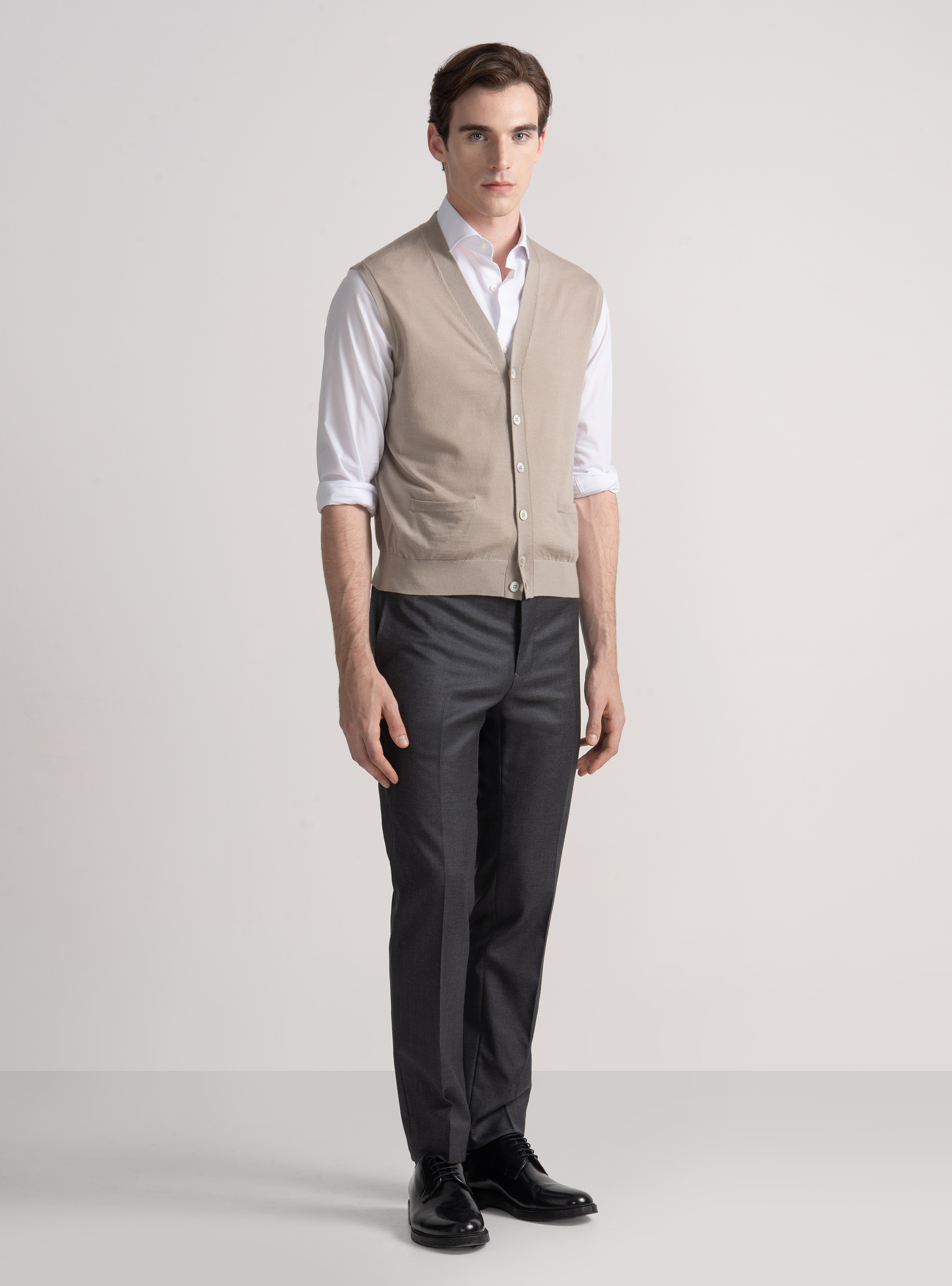 Gilet in maglia con bottoni in lana merino extrafine, SABBIA