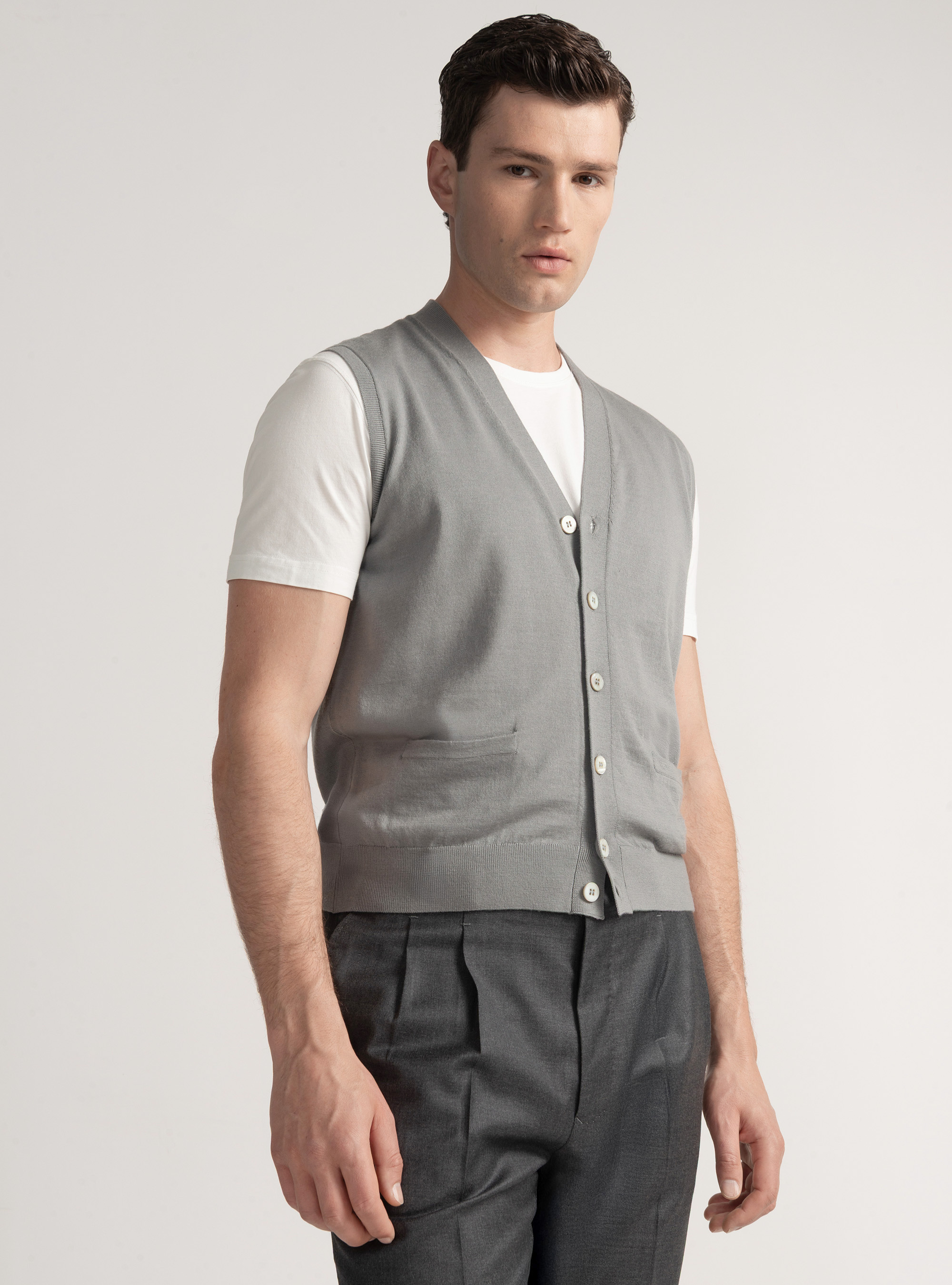 Gilet in maglia con bottoni in lana merino extrafine, GRIGIO CHIARO